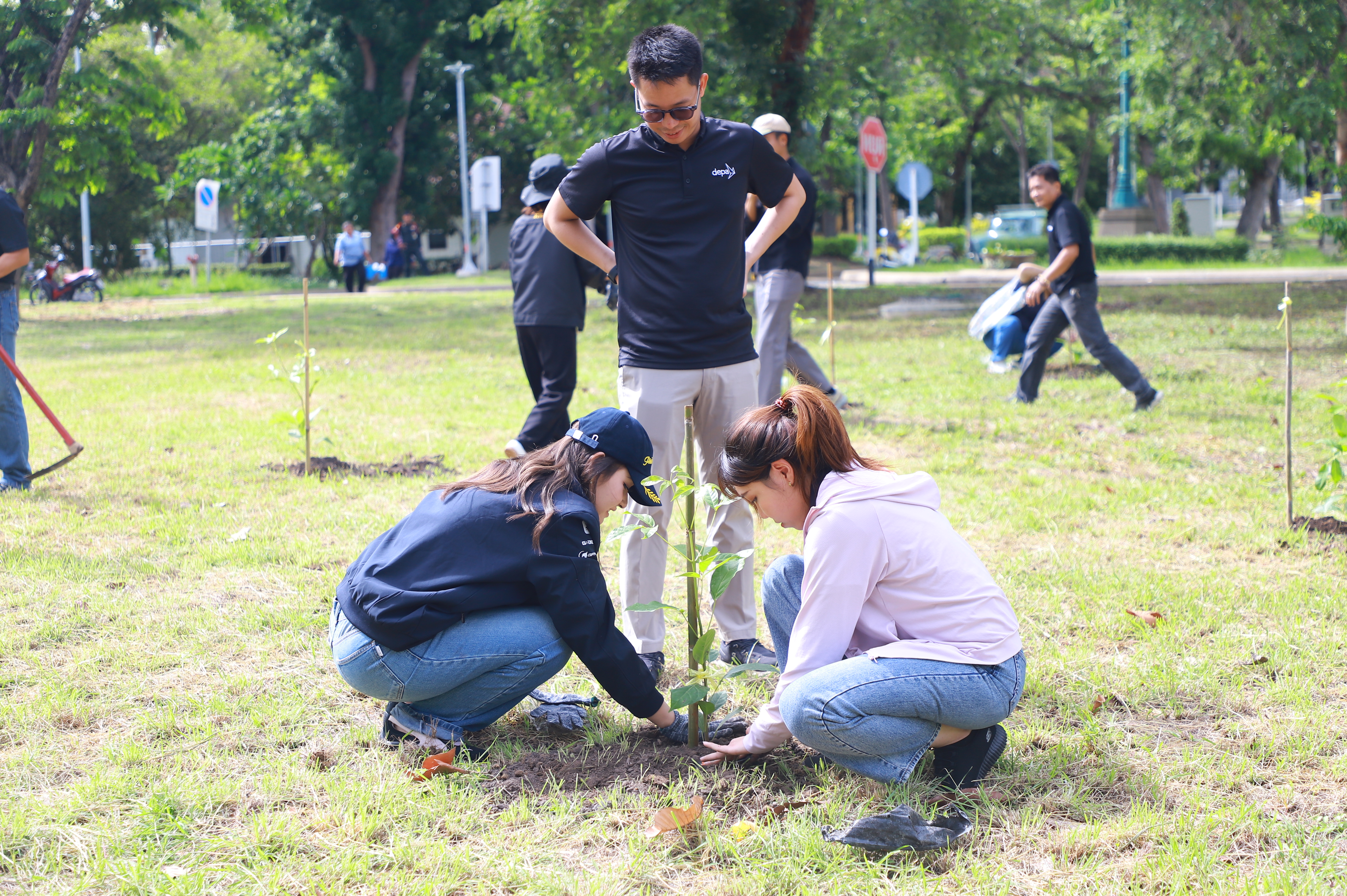 title - ส.ป.ก. - depa ร่วมใจปลูกต้นไม้ ภายใต้กิจกรรม CSR ปลูกต้นไม้ (Grow Green) เพิ่มพื้นที่สีเขียว ลด CO2 ณ ศูนย์ส่งเสริมและพัฒนาอาชีพเสริมนอกภาคการเกษตร
